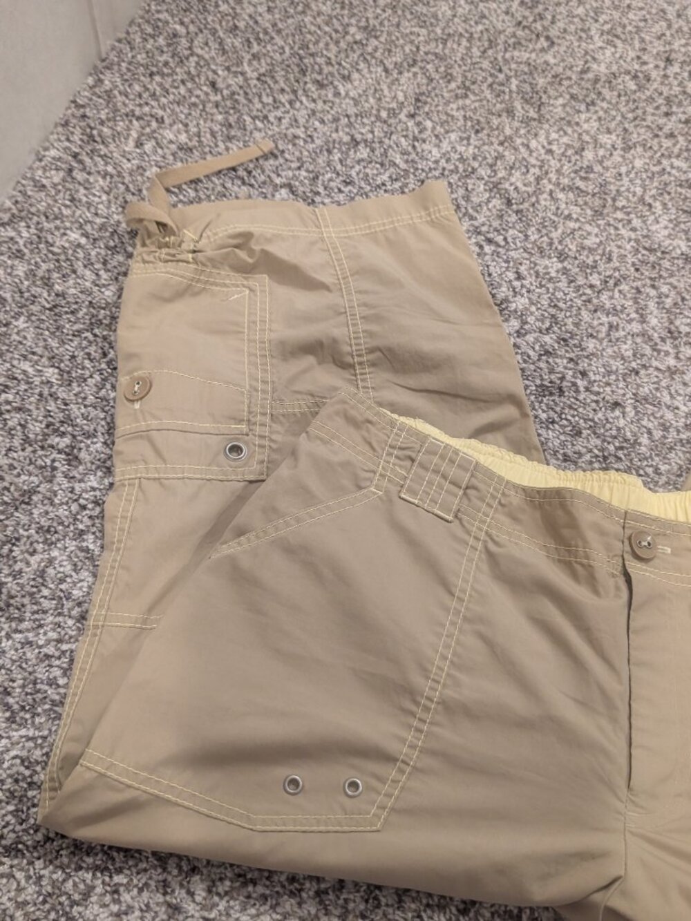 Khaki Cargo Capri Pants - Size Large - Picture 4 of 9